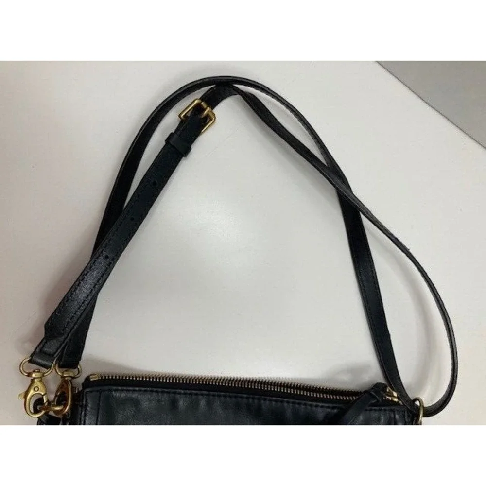 Fossil Emma EW Crossbody Bag Genuine Leather Black w/Gold Keychain pre-owned‎